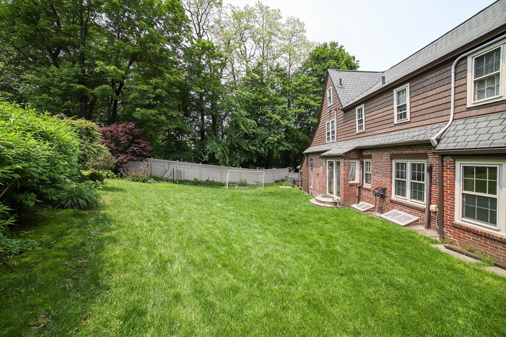 Worcester, Massachusetts, 01609, United States, 5 Bedrooms Bedrooms, ,4 BathroomsBathrooms,Residential,For Sale,1907639
