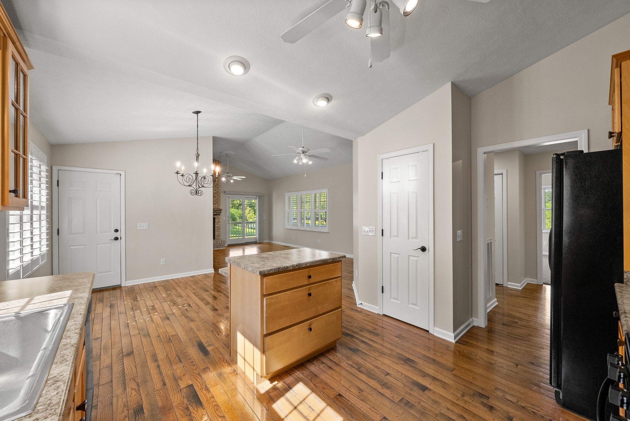 Cadiz, Kentucky, 42211, United States, 4 Bedrooms Bedrooms, ,3 BathroomsBathrooms,Residential,For Sale,1977115