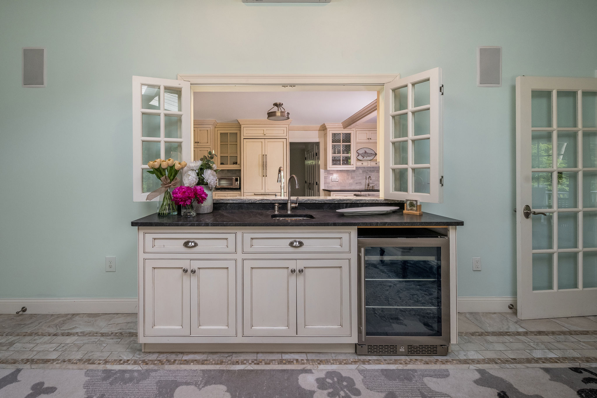  Experience shoreline luxury in this exceptional Colonial home - 物件實景