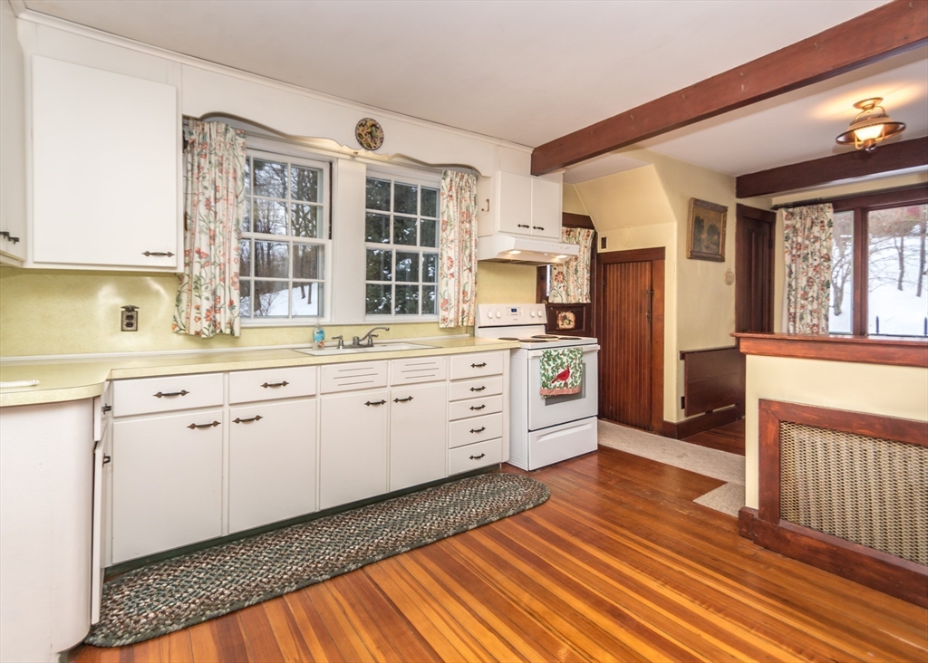 Waltham, Massachusetts, 02451, United States, 5 Bedrooms Bedrooms, ,3 BathroomsBathrooms,Residential,For Sale,1708573