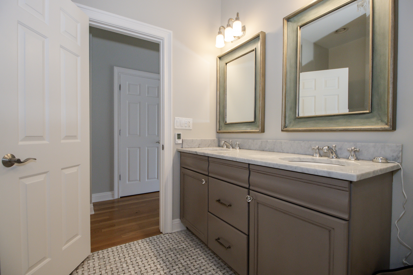 Chicago, Illinois, 60610, United States, 3 Bedrooms Bedrooms, ,3 BathroomsBathrooms,Residential,For Sale,1977363