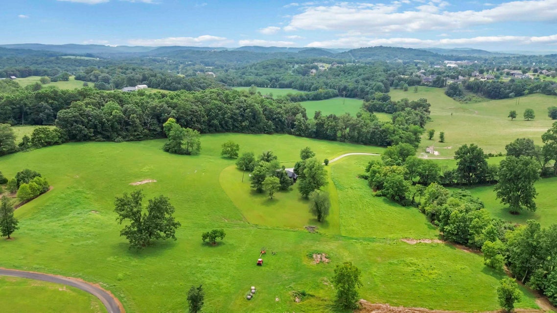 Somerset, Kentucky, 42503, United States, 4 Bedrooms Bedrooms, ,3 BathroomsBathrooms,Residential,For Sale,1938431