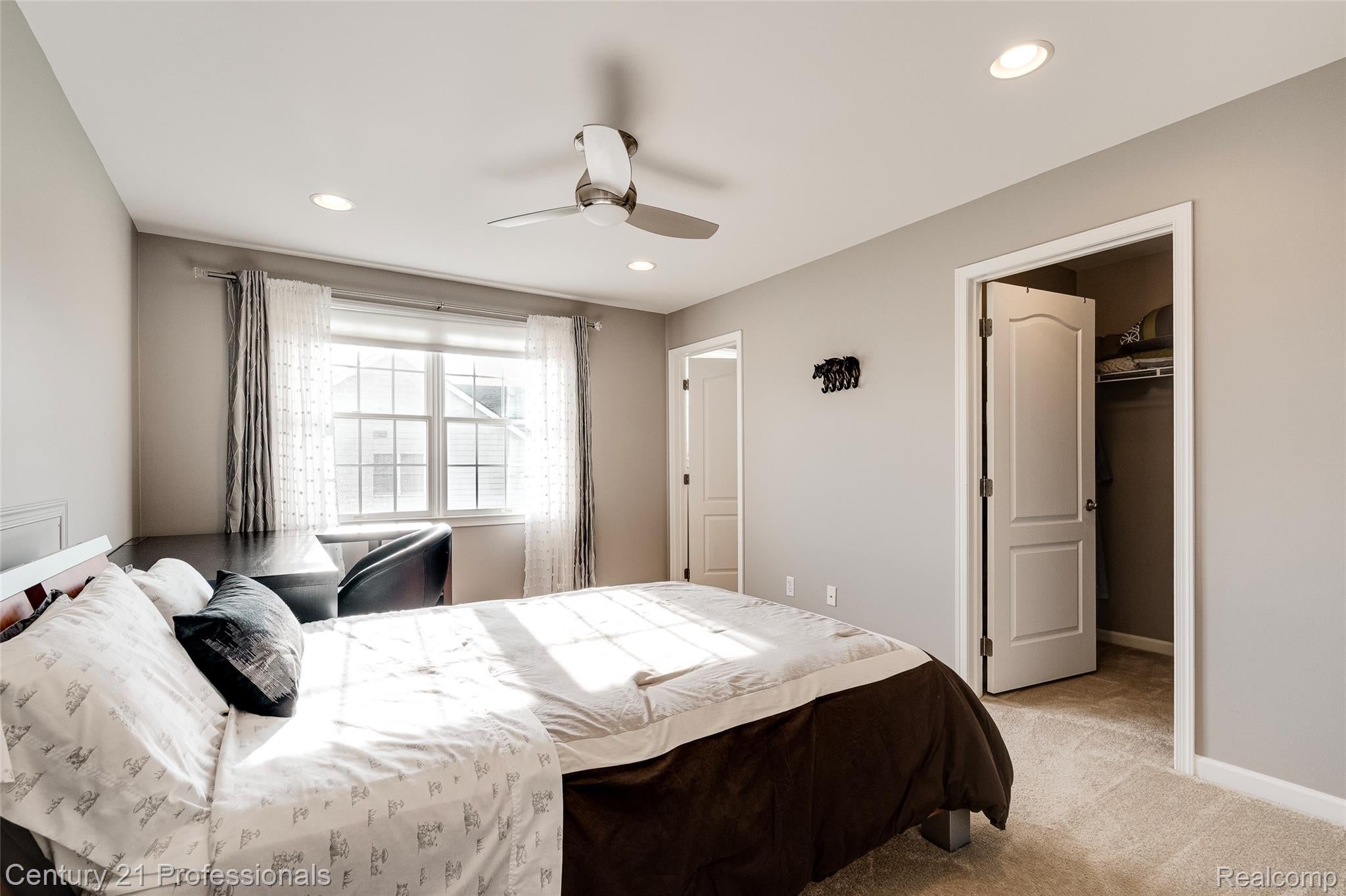 Novi, Michigan, 48374, United States, 4 Bedrooms Bedrooms, ,5 BathroomsBathrooms,Residential,For Sale,1904445