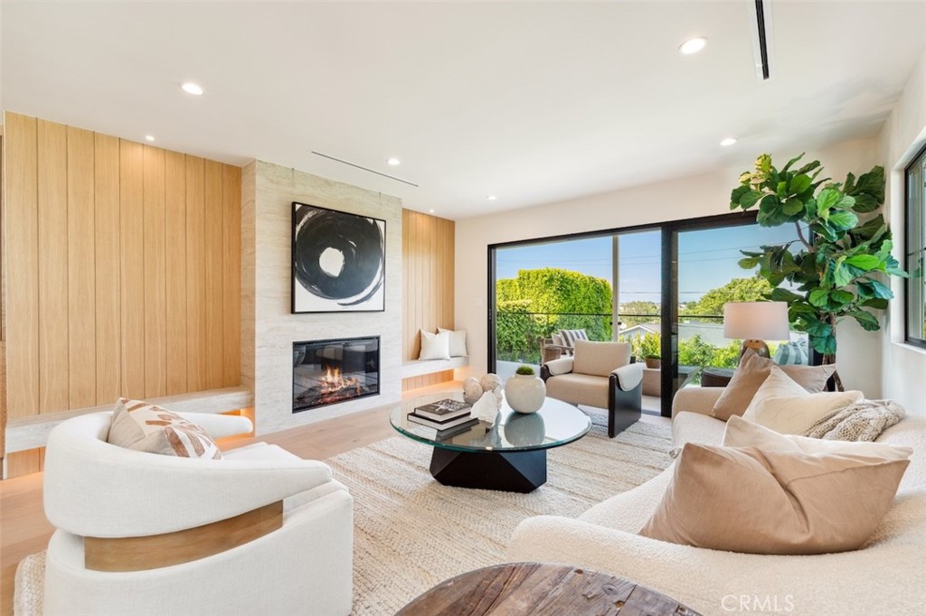 Sherman Oaks, California, 91423, United States, 4 Bedrooms Bedrooms, ,6 BathroomsBathrooms,Residential,For Sale,1960498