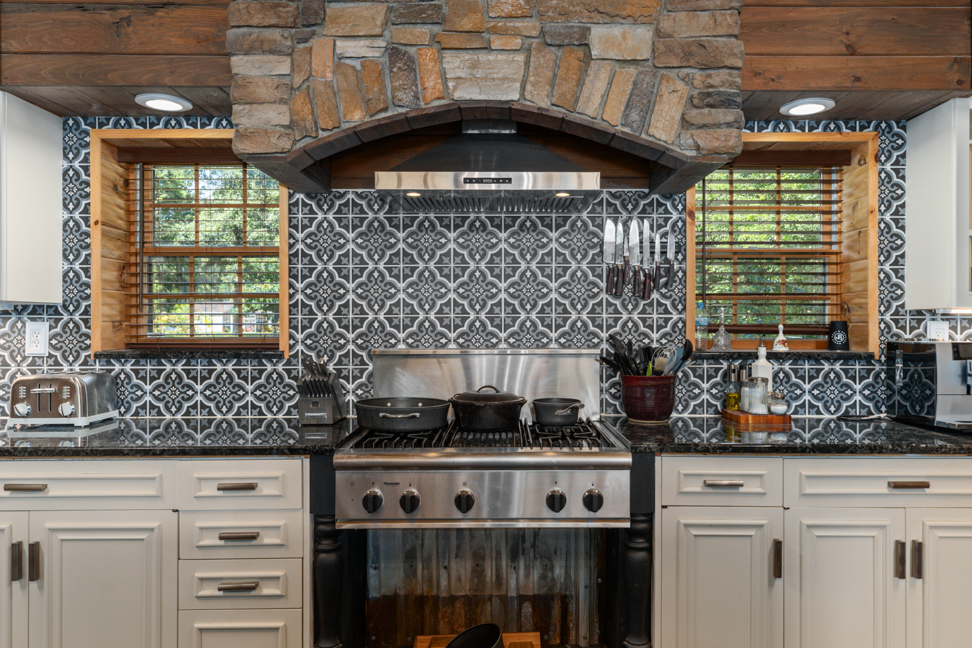 Sawyerville, Illinois, 62085, United States, 3 Bedrooms Bedrooms, ,3 BathroomsBathrooms,Residential,For Sale,1983807