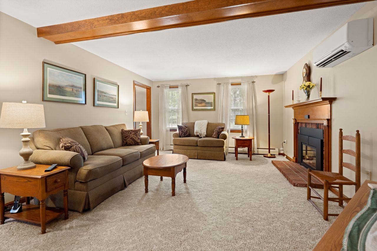 Hooksett, New Hampshire, 03106, United States, 3 Bedrooms Bedrooms, ,2 BathroomsBathrooms,Residential,For Sale,1897841