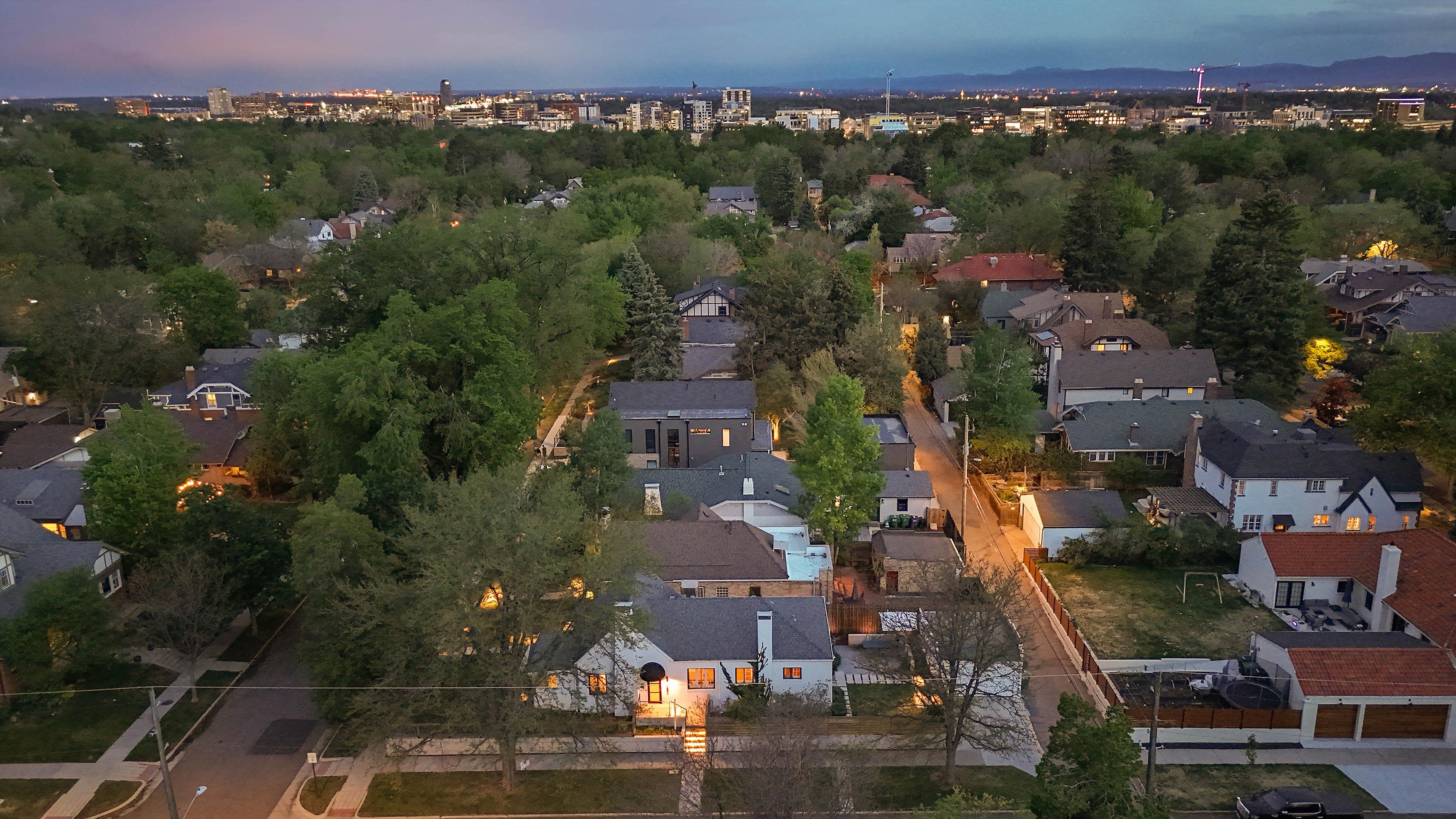  3040 E 9th Avenue is the kind of address that rarely becomes available. - 物件實景