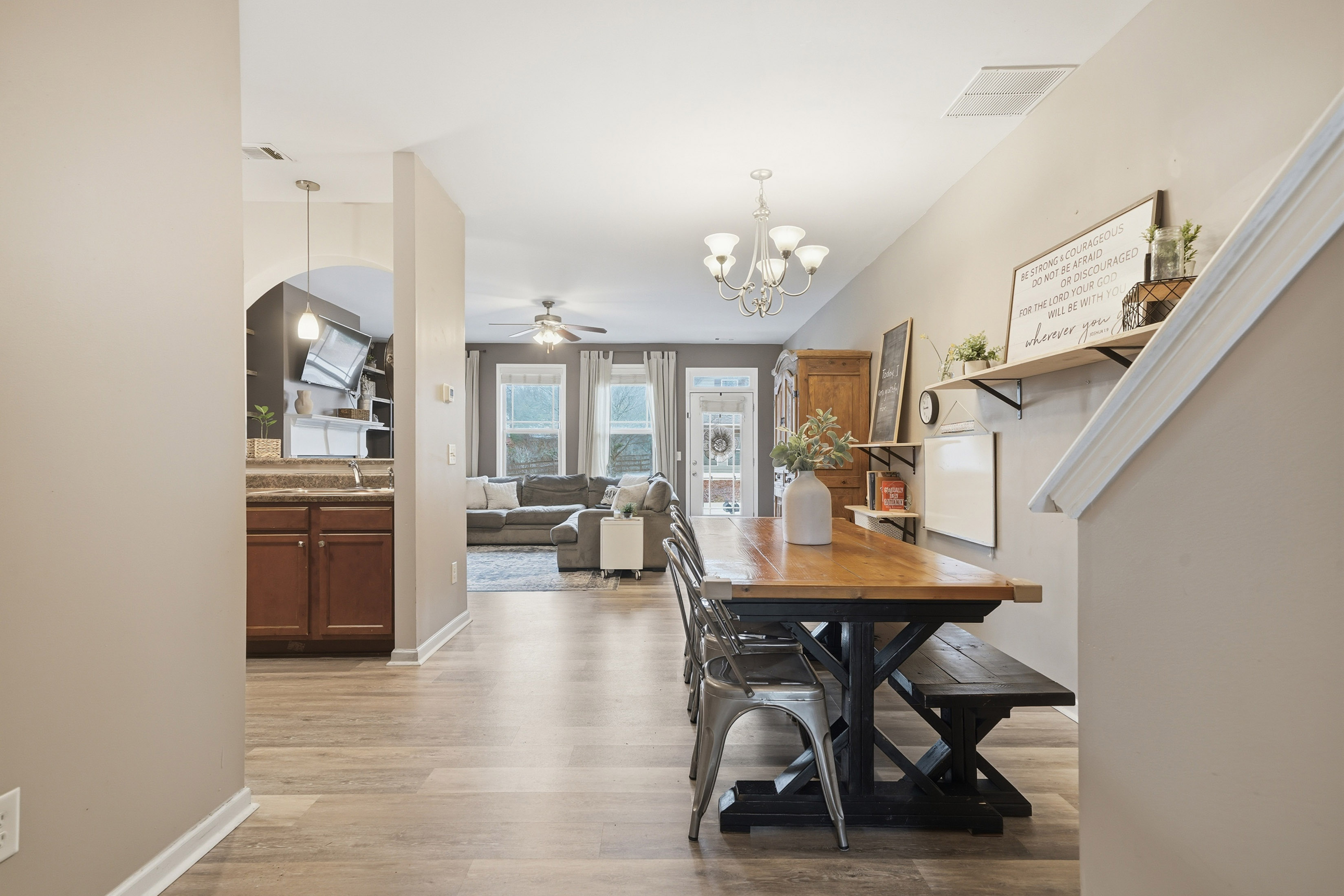  Charming End-Unit Townhome at the End of a Peaceful Cul-de-Sac - 物件實景