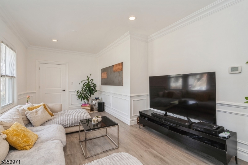 Ridgefield Boro, New Jersey, 07657, United States, 3 Bedrooms Bedrooms, ,2 BathroomsBathrooms,Residential,For Sale,1907428