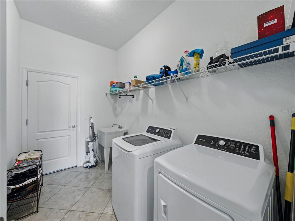 Lakeland, Florida, 33813, United States, 4 Bedrooms Bedrooms, ,3 BathroomsBathrooms,Residential,For Sale,1829235
