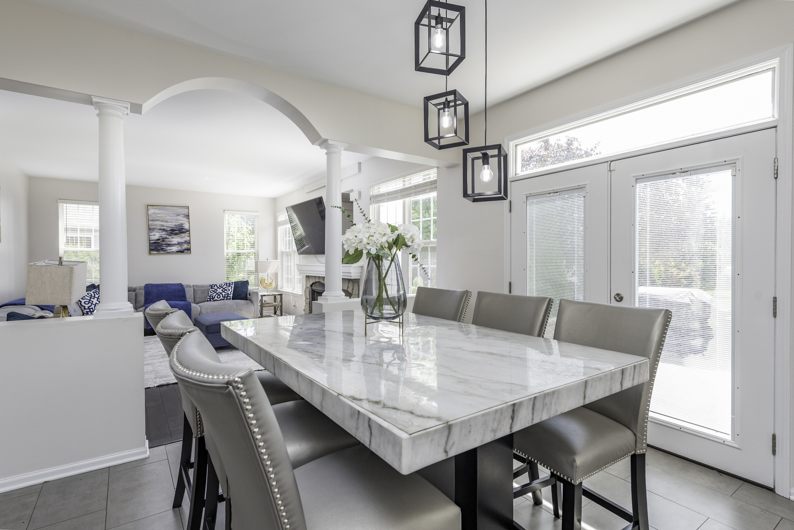 Lindenhurst, Illinois, 60046, United States, 5 Bedrooms Bedrooms, ,3 BathroomsBathrooms,Residential,For Sale,1971263