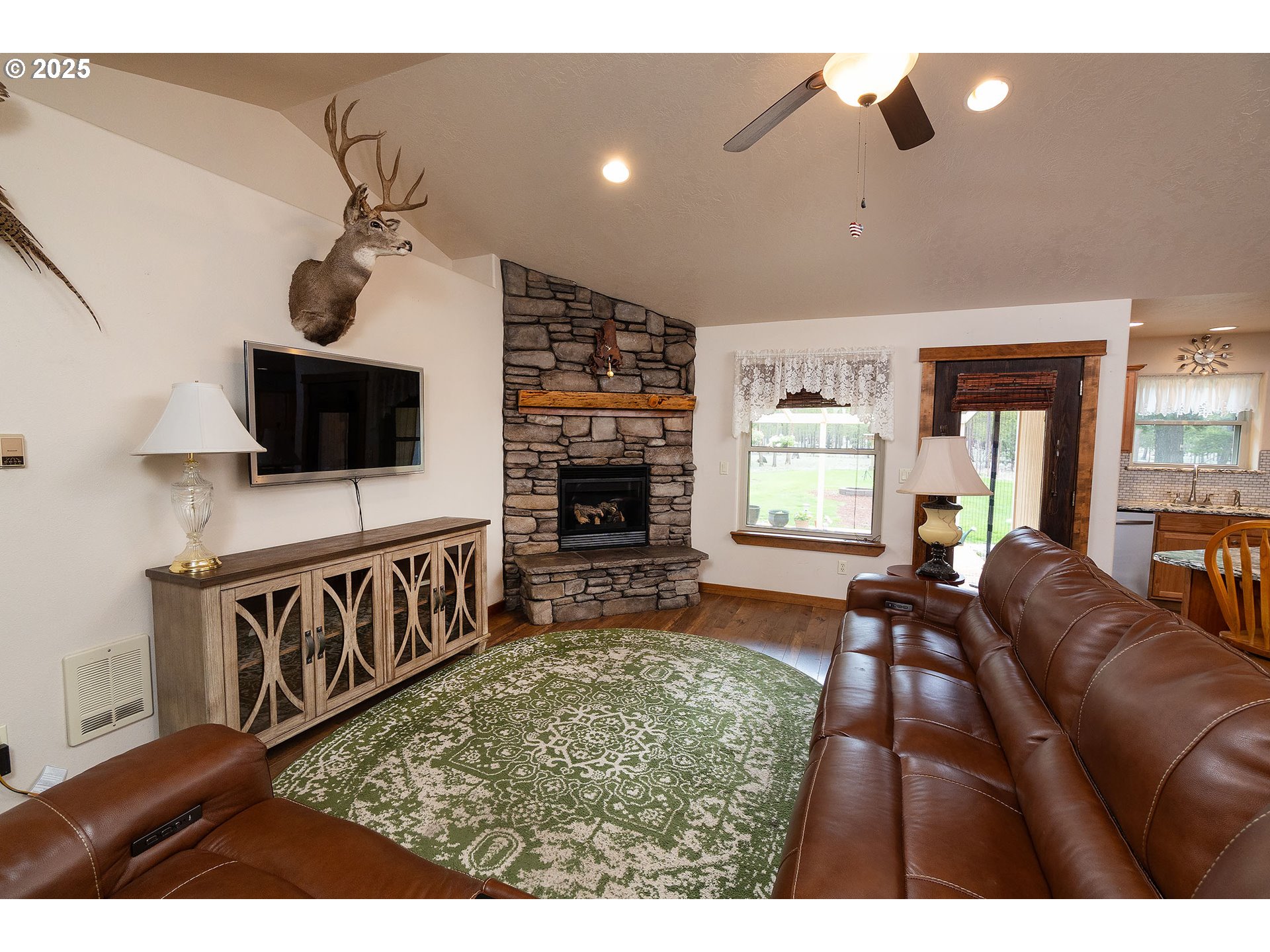 La Pine, Oregon, 97739, United States, 3 Bedrooms Bedrooms, ,2 BathroomsBathrooms,Residential,For Sale,1961362