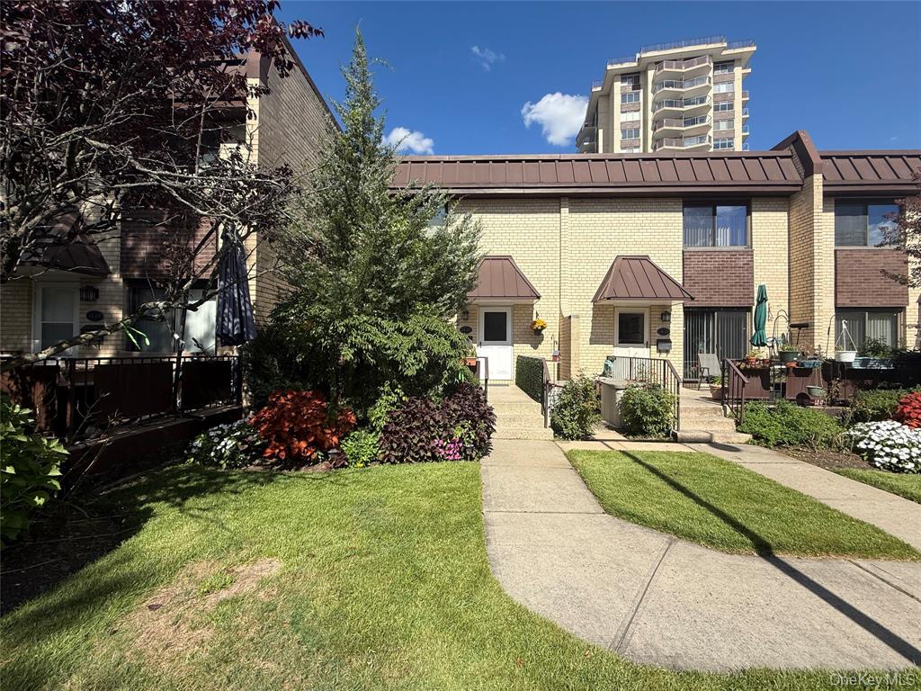 Bayside, New York, 11360, United States, 3 Bedrooms Bedrooms, ,3 BathroomsBathrooms,Residential,For Sale,1937207