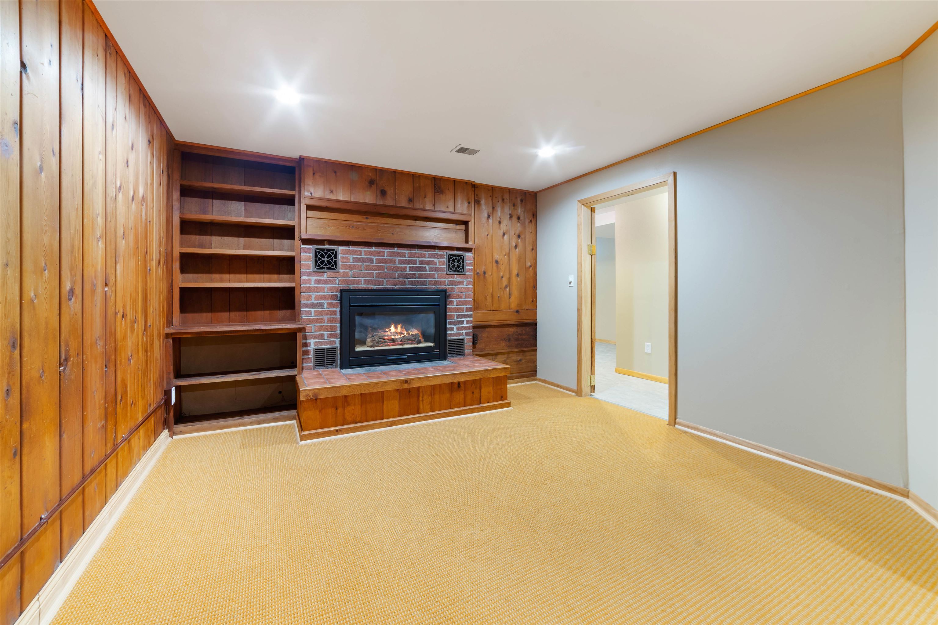Duluth, Minnesota, 55803, United States, 4 Bedrooms Bedrooms, ,1 BathroomBathrooms,Residential,For Sale,1942593