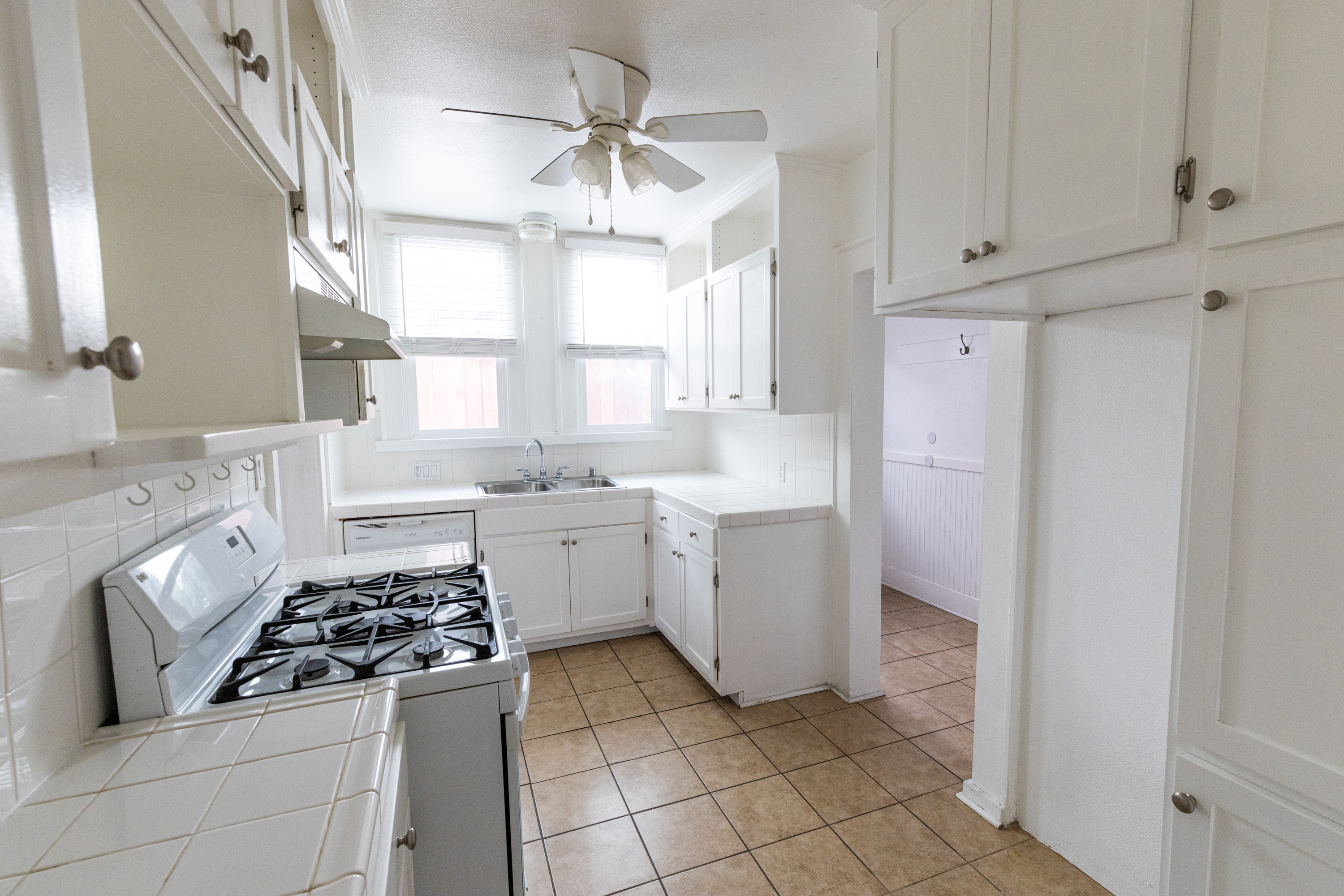 Los Angeles, California, 90019, United States, 8 Bedrooms Bedrooms, ,4 BathroomsBathrooms,Residential,For Sale,1974738