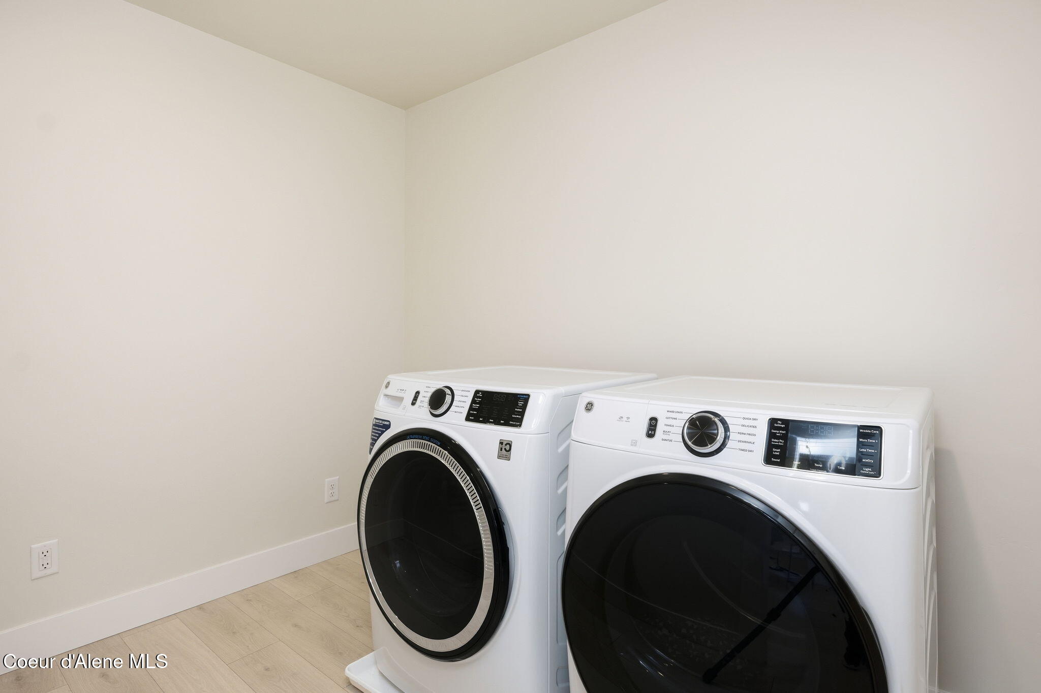 Hayden, Idaho, 83835, United States, 3 Bedrooms Bedrooms, ,3 BathroomsBathrooms,Residential,For Sale,1980507