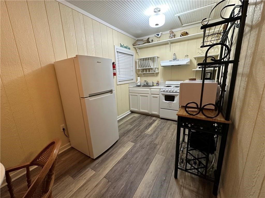 Corpus Christi, Texas, 78402, United States, 4 Bedrooms Bedrooms, ,3 BathroomsBathrooms,Residential,For Sale,1934192