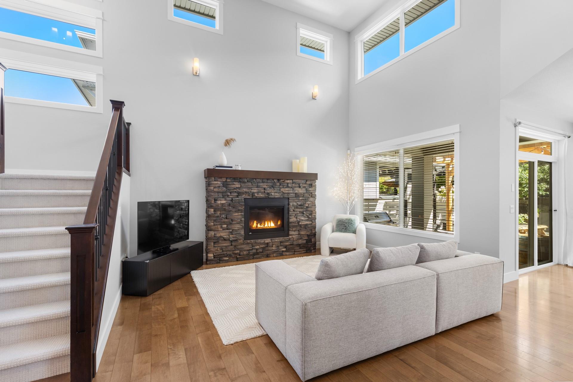 KELOWNA, British Columbia, V1W 5K2, CA, 5 Bedrooms Bedrooms, ,3 BathroomsBathrooms,Residential,For Sale,1960924