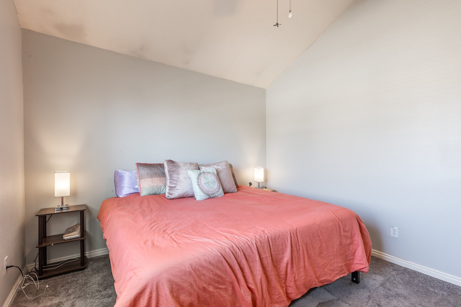  Your Perfect Townhome: Spacious Layout, Finished Basement & Relaxing Back Patio - 物件實景