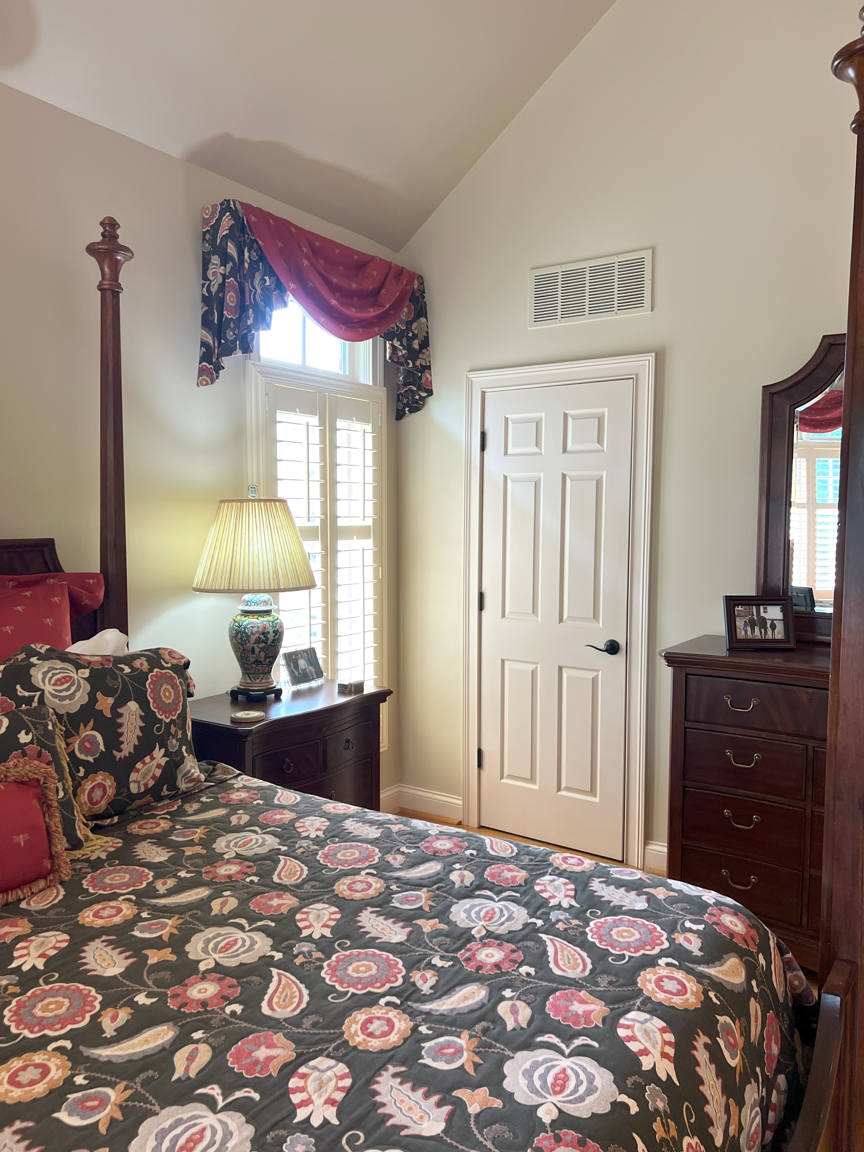 Frankfort, Kentucky, 40601, United States, 5 Bedrooms Bedrooms, ,4 BathroomsBathrooms,Residential,For Sale,1983551