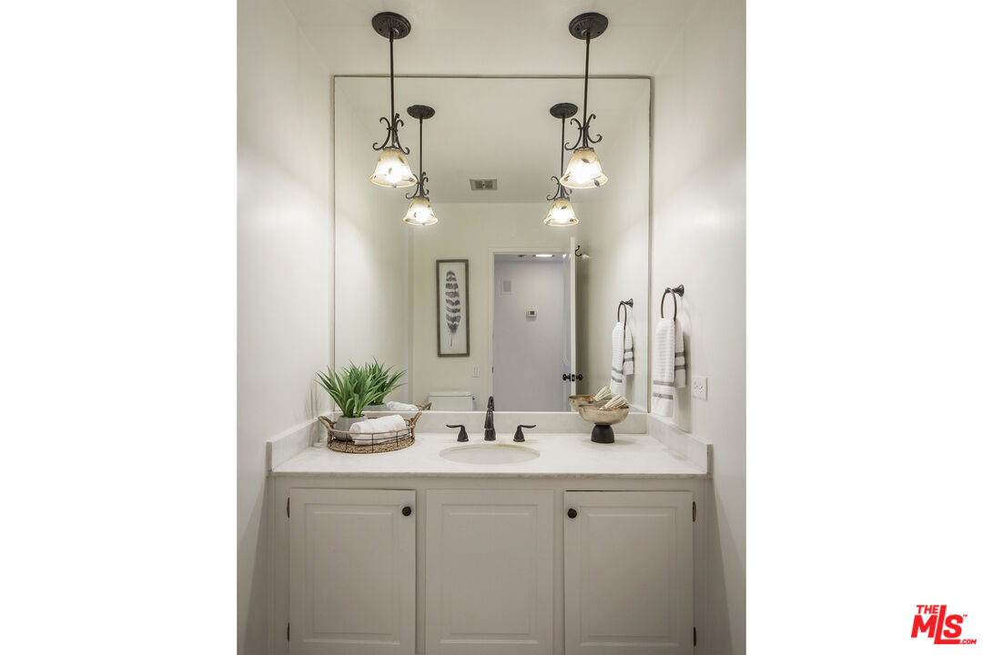Los Angeles, California, 90027, United States, 4 Bedrooms Bedrooms, ,4 BathroomsBathrooms,Residential,For Sale,1918176