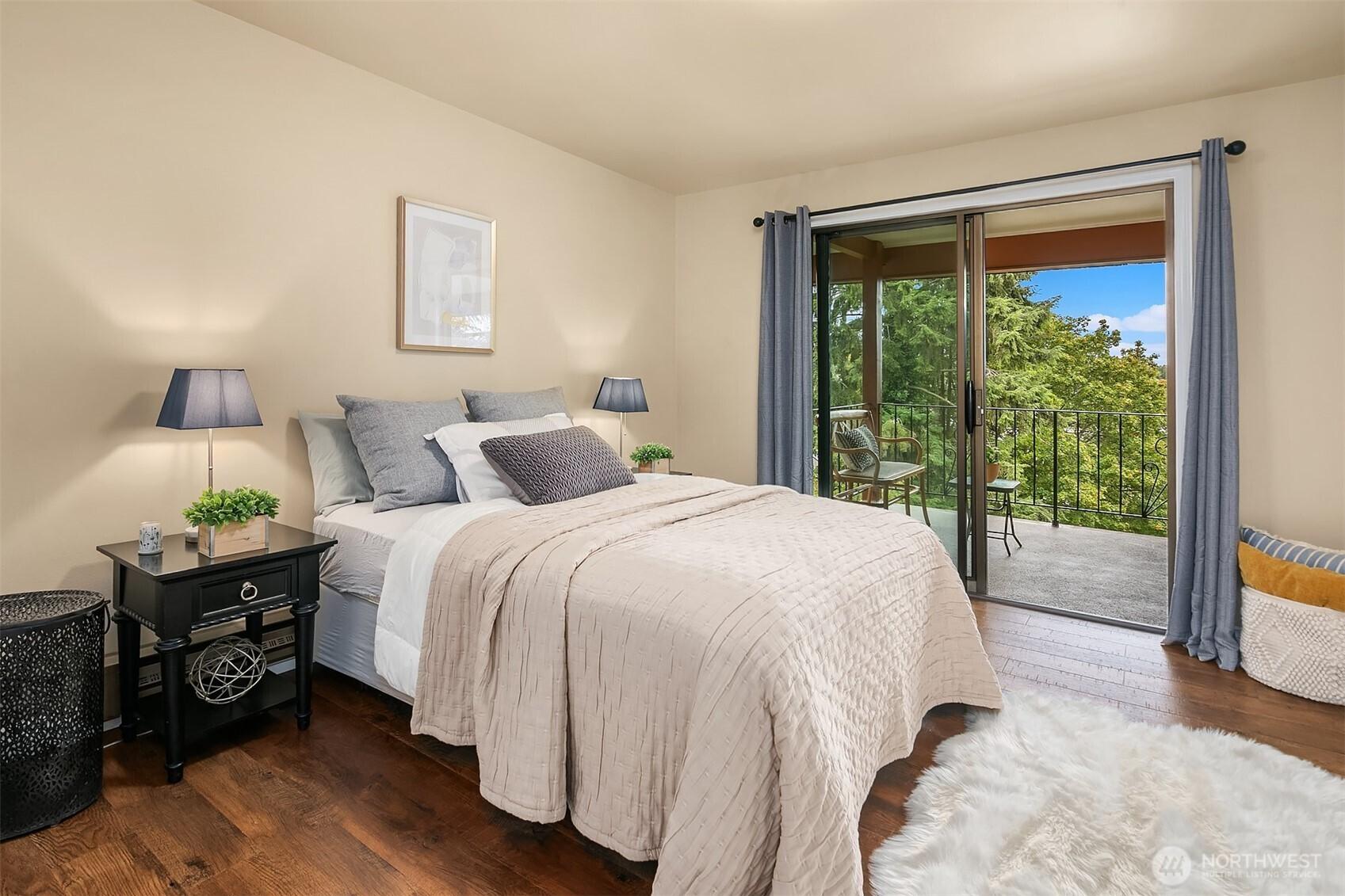 SEATTLE, Washington, 98105, United States, 2 Bedrooms Bedrooms, ,1 BathroomBathrooms,Residential,For Sale,1957633