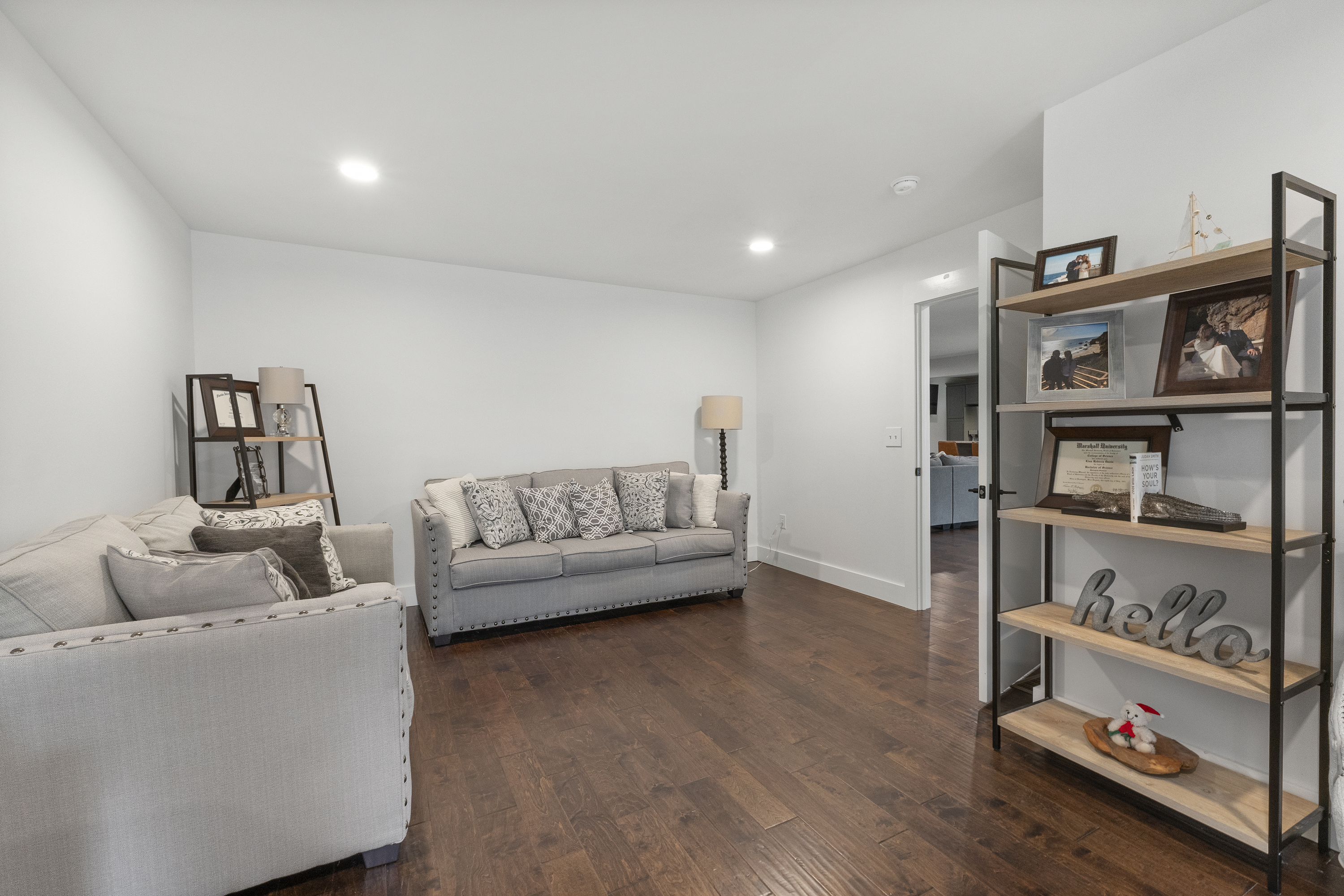 Huntington, West Virginia, 25701, United States, 6 Bedrooms Bedrooms, ,6 BathroomsBathrooms,Residential,For Sale,1977823