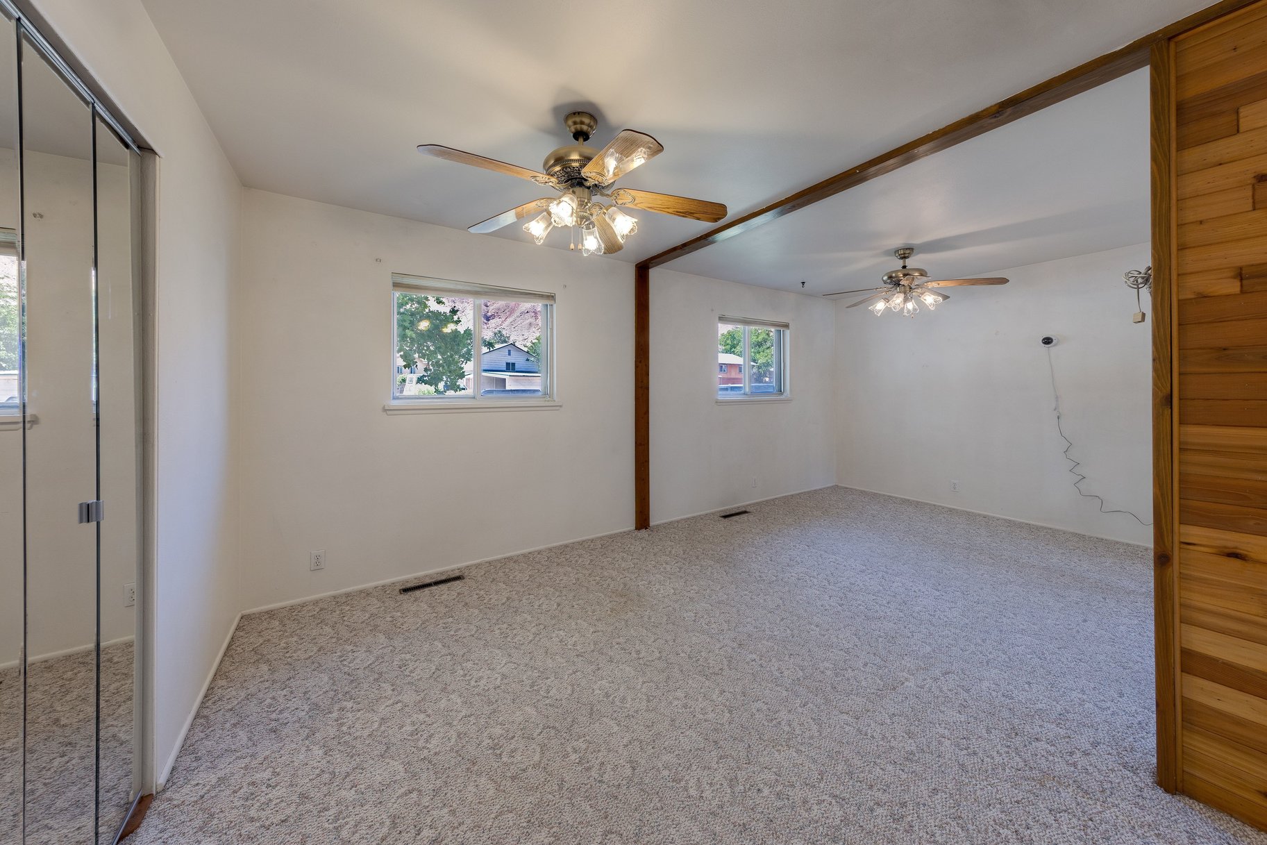  In-Town Home with Deck, Patio and Walkout Basement - 物件實景