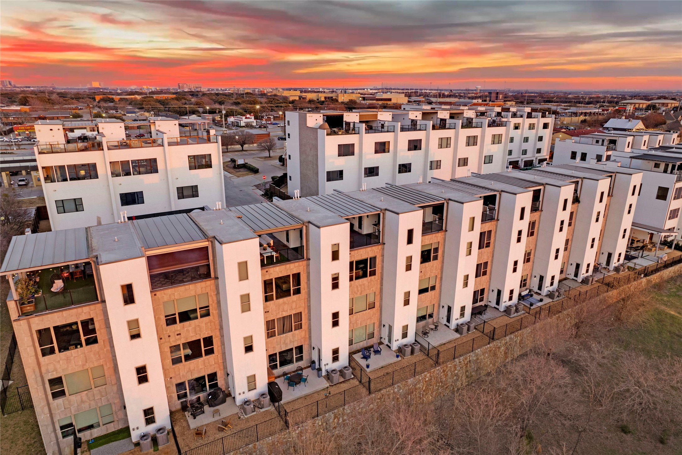 The Colony, Texas, 75056, United States, 3 Bedrooms Bedrooms, ,5 BathroomsBathrooms,Residential,For Sale,1933490