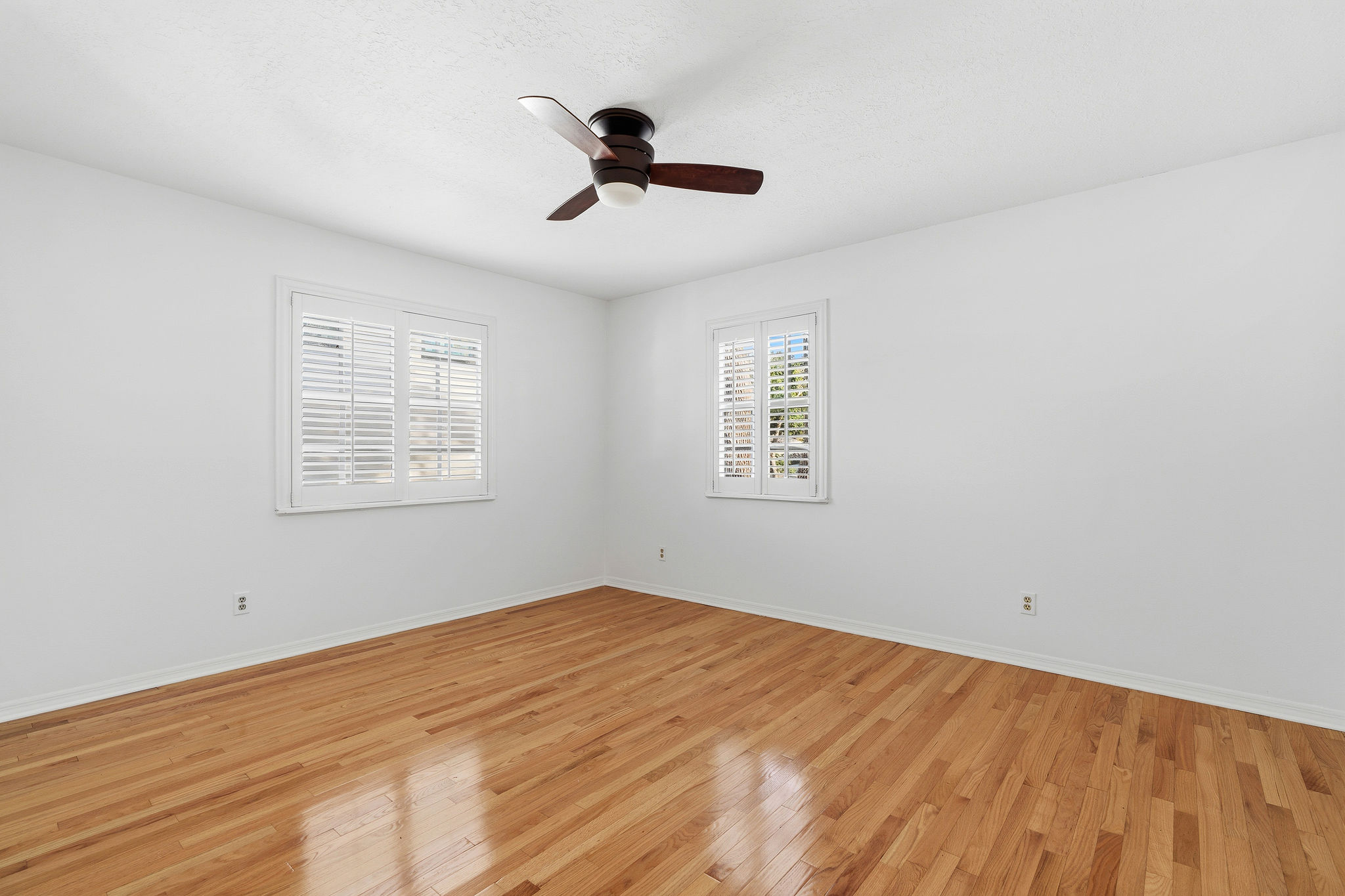 St. Peterburg, Florida, 33704, United States, 4 Bedrooms Bedrooms, ,3 BathroomsBathrooms,Residential,For Sale,2018608