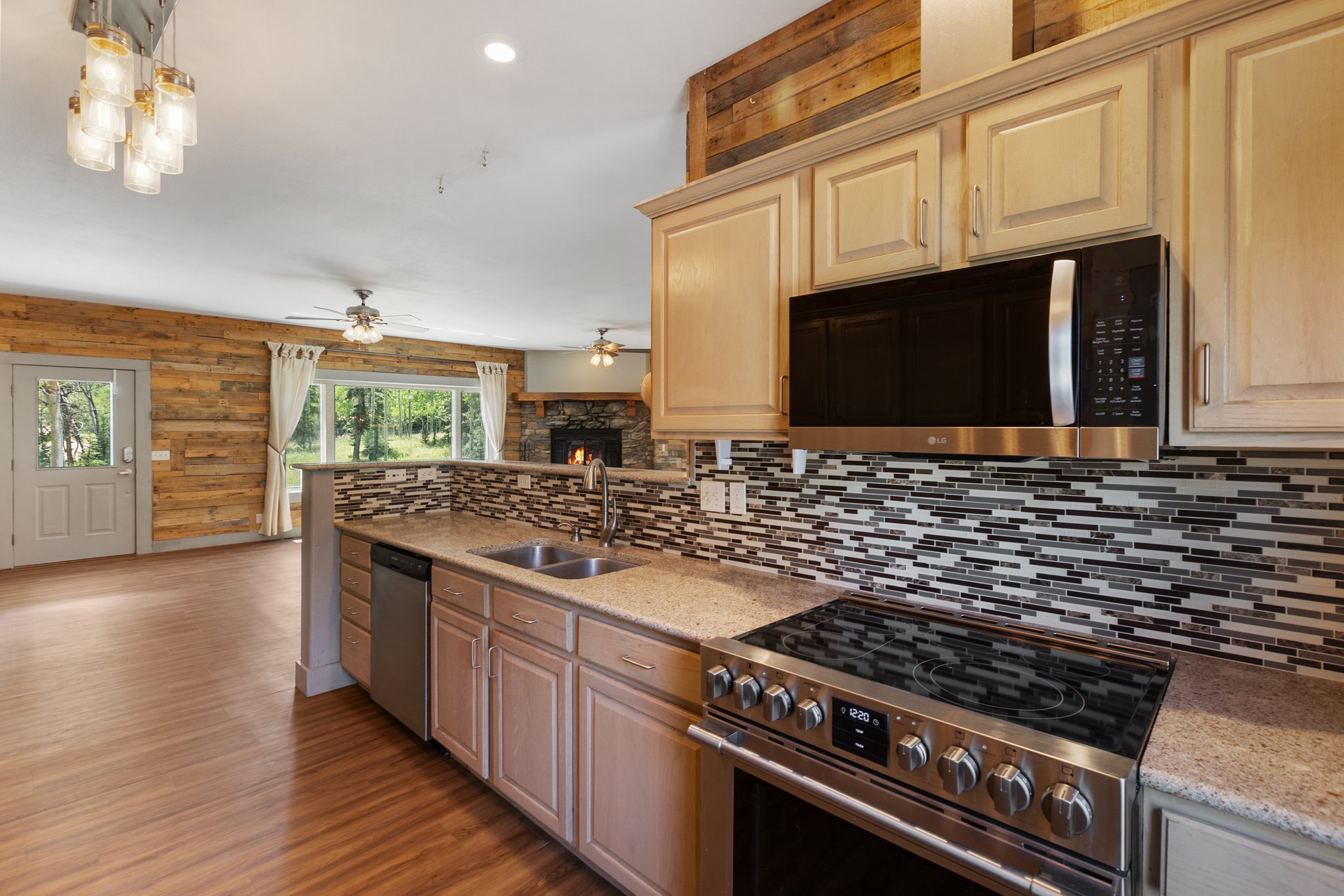 Divide, Colorado, 80814, United States, 3 Bedrooms Bedrooms, ,2 BathroomsBathrooms,Residential,For Sale,1918151