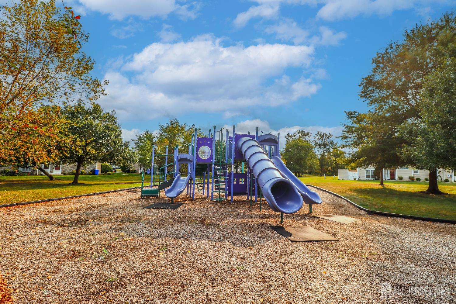 Sayreville, New Jersey, 08859, United States, 2 Bedrooms Bedrooms, ,3 BathroomsBathrooms,Residential,For Sale,1963206