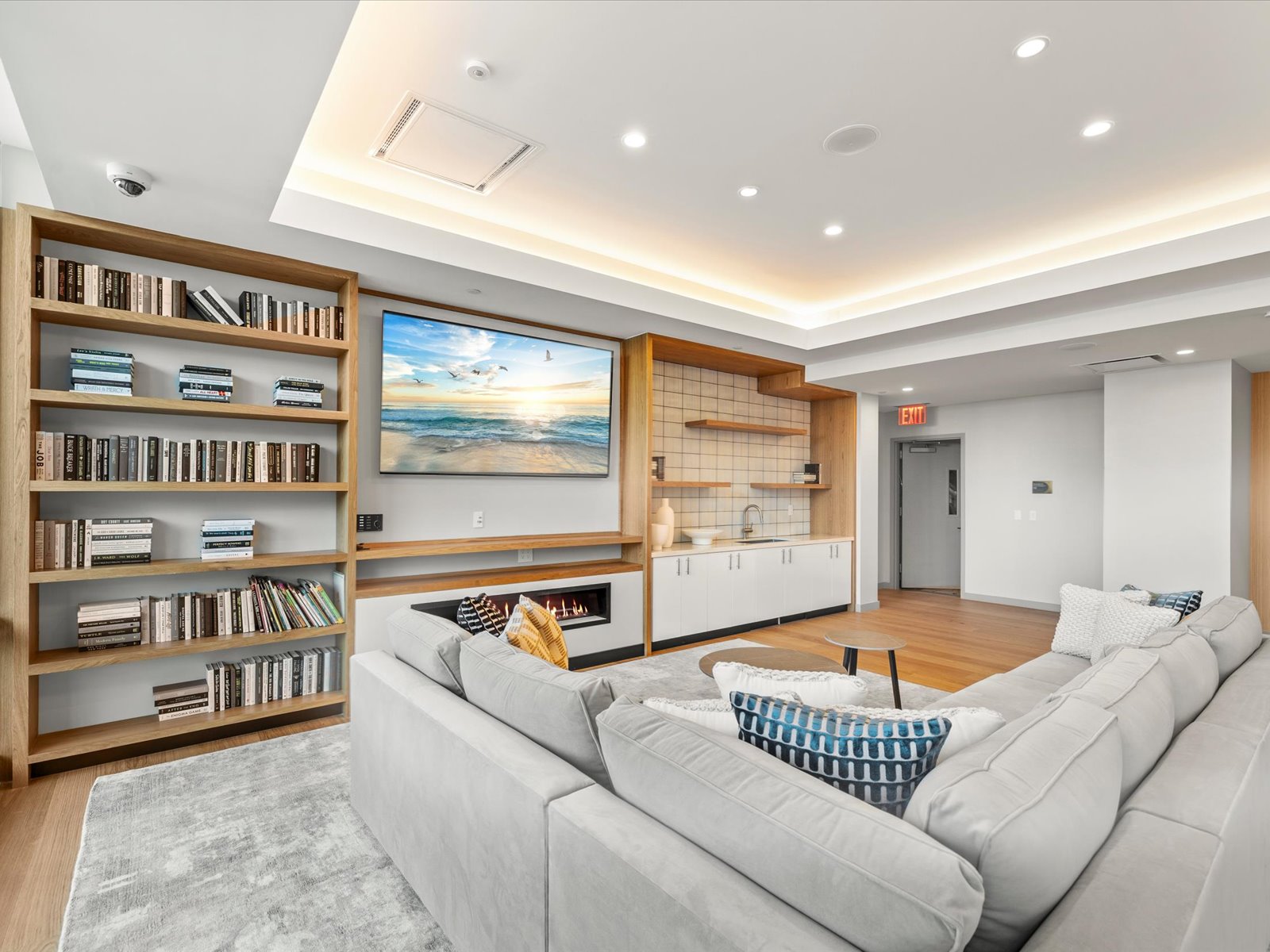 ST Petersburg, Florida, 33701, United States, 2 Bedrooms Bedrooms, ,3 BathroomsBathrooms,Residential,For Sale,2049072