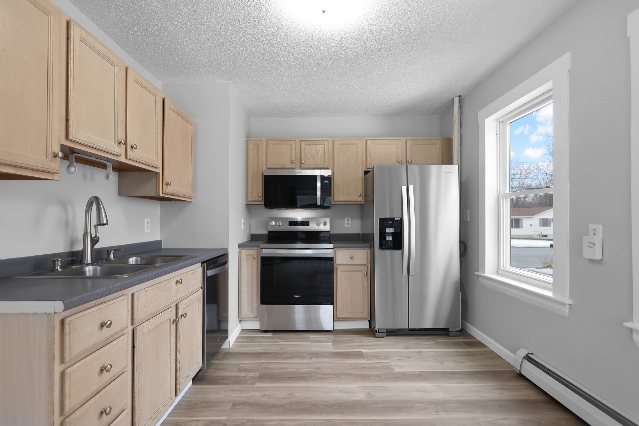 Methuen, Massachusetts, 01844, United States, 3 Bedrooms Bedrooms, ,2 BathroomsBathrooms,Residential,For Sale,2005366