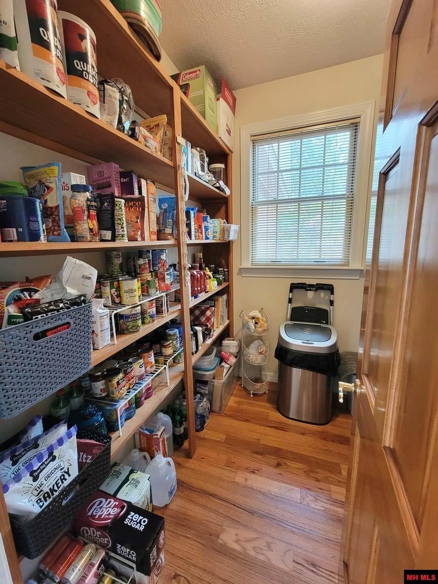 Mountain Home, Arkansas, 72653, United States, 4 Bedrooms Bedrooms, ,5 BathroomsBathrooms,Residential,For Sale,1979940