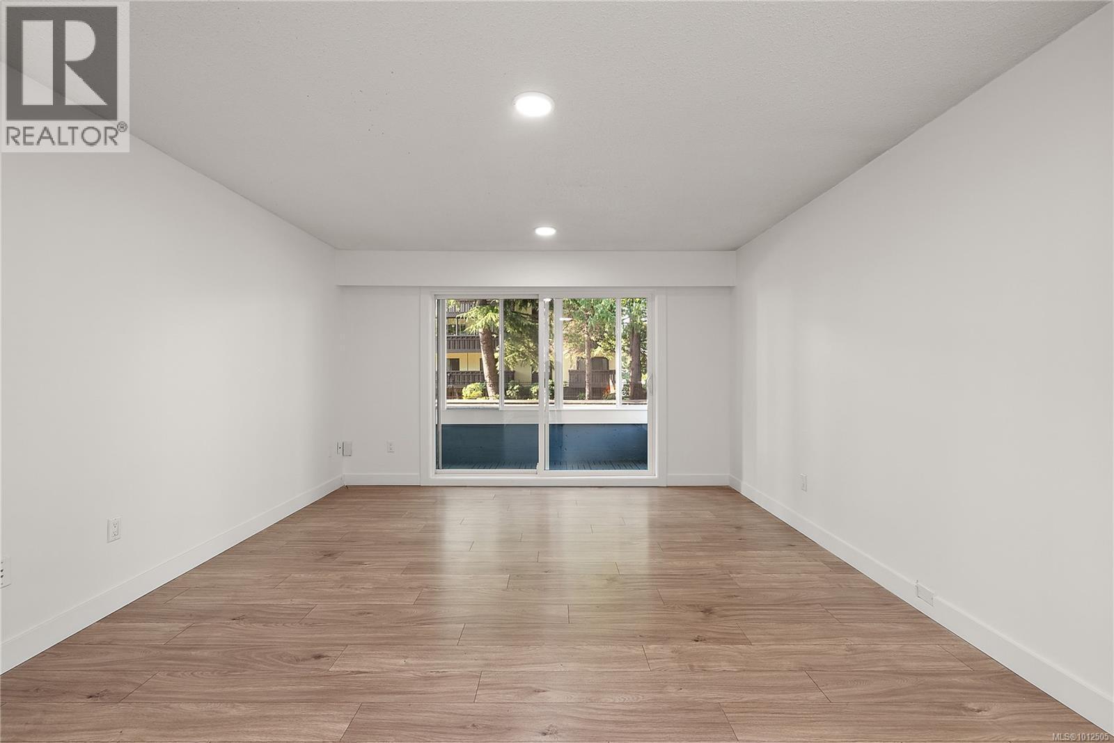 ESQUIMALT, British Columbia, V9A 3N4, CA, 3 Bedrooms Bedrooms, ,1 BathroomBathrooms,Residential,For Sale,1950228