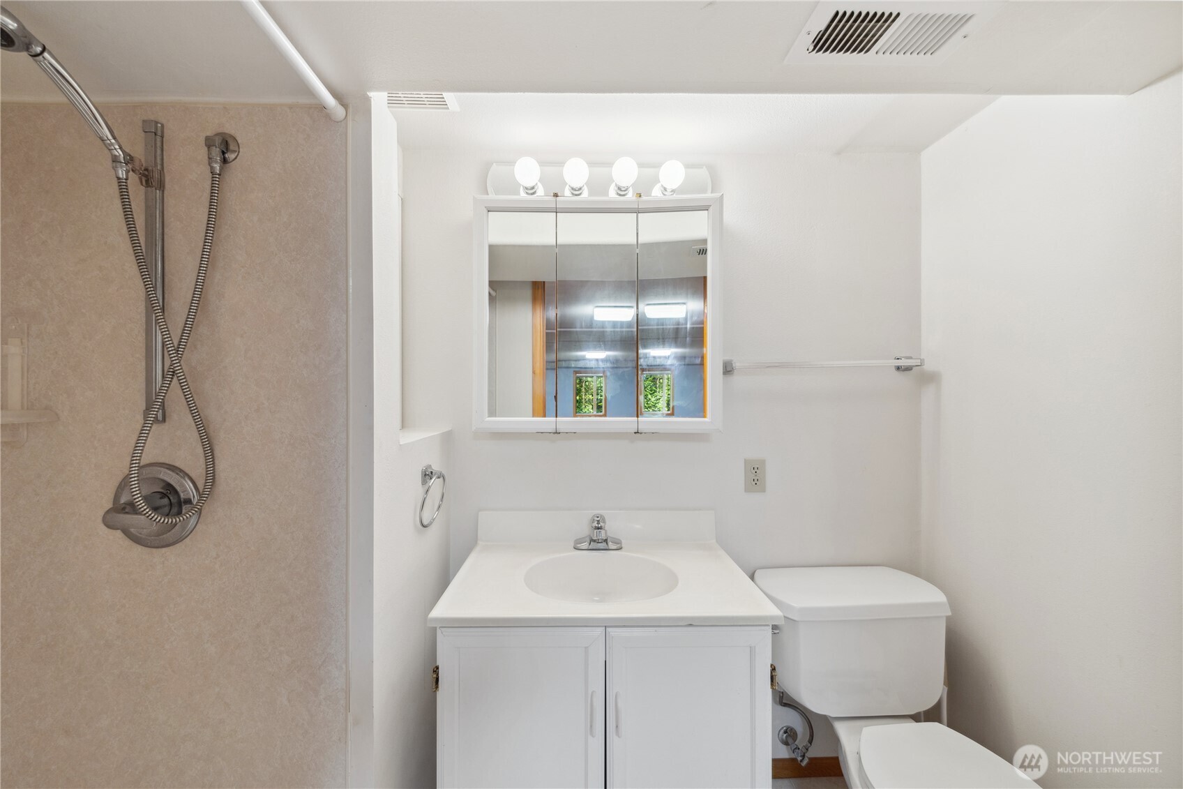 Anacortes, Washington, 98221, United States, 3 Bedrooms Bedrooms, ,1 BathroomBathrooms,Residential,For Sale,1875687