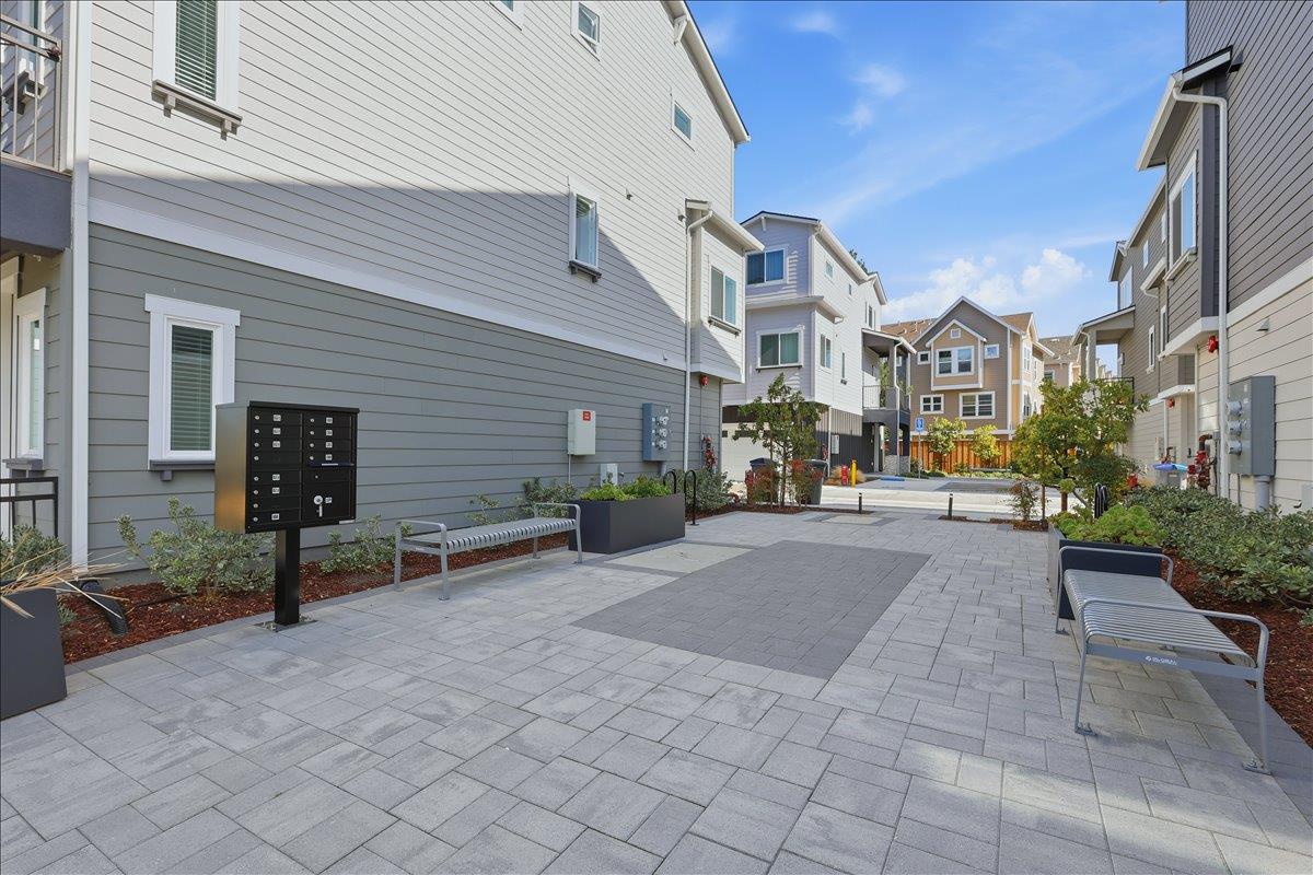 Mountain View, California, 94043, United States, 4 Bedrooms Bedrooms, ,4 BathroomsBathrooms,Residential,For Sale,1989678