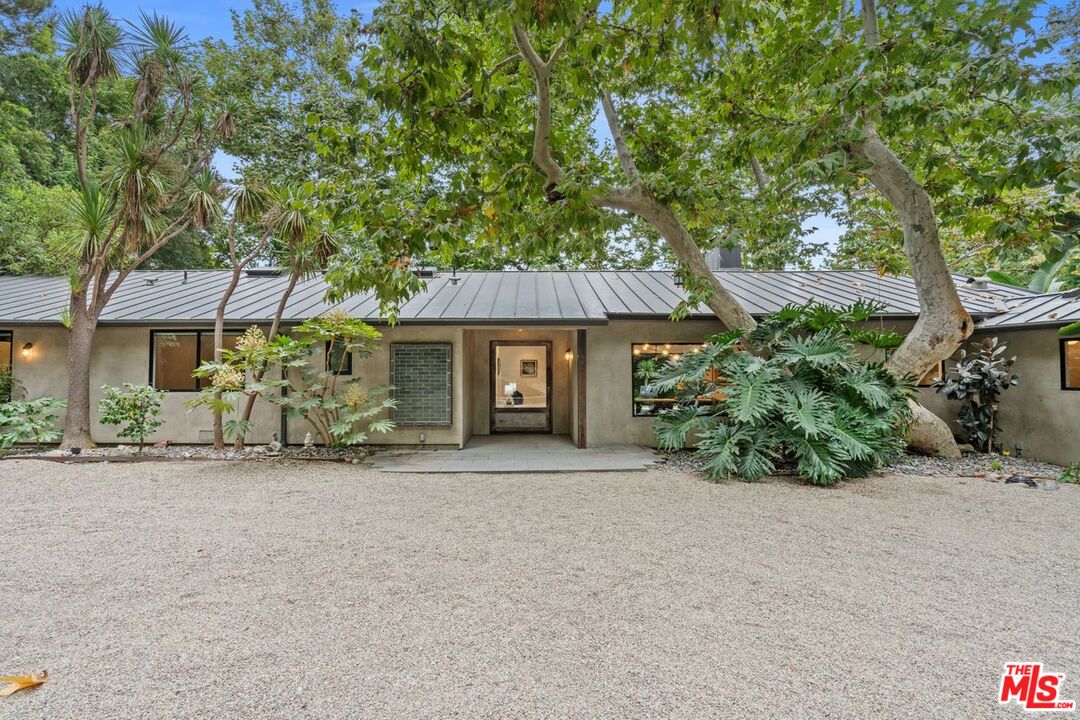 Malibu, California, 90265, United States, 5 Bedrooms Bedrooms, ,3 BathroomsBathrooms,Residential,For Sale,1998415