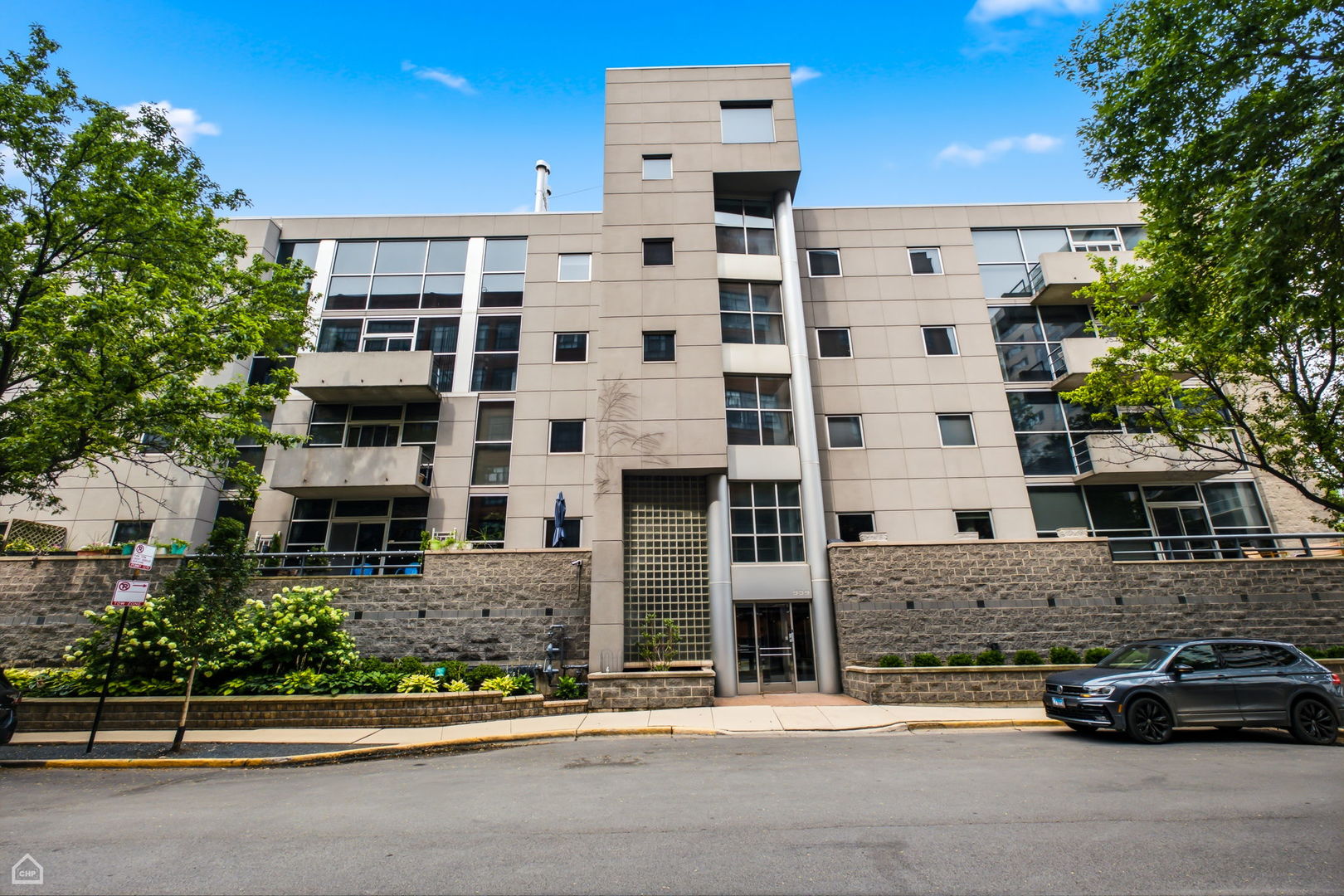 Huron St, Chicago, IL 60642