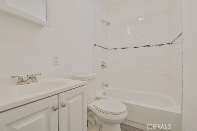 Los Angeles, California, 90001, United States, 4 Bedrooms Bedrooms, ,Residential,For Sale,1928071