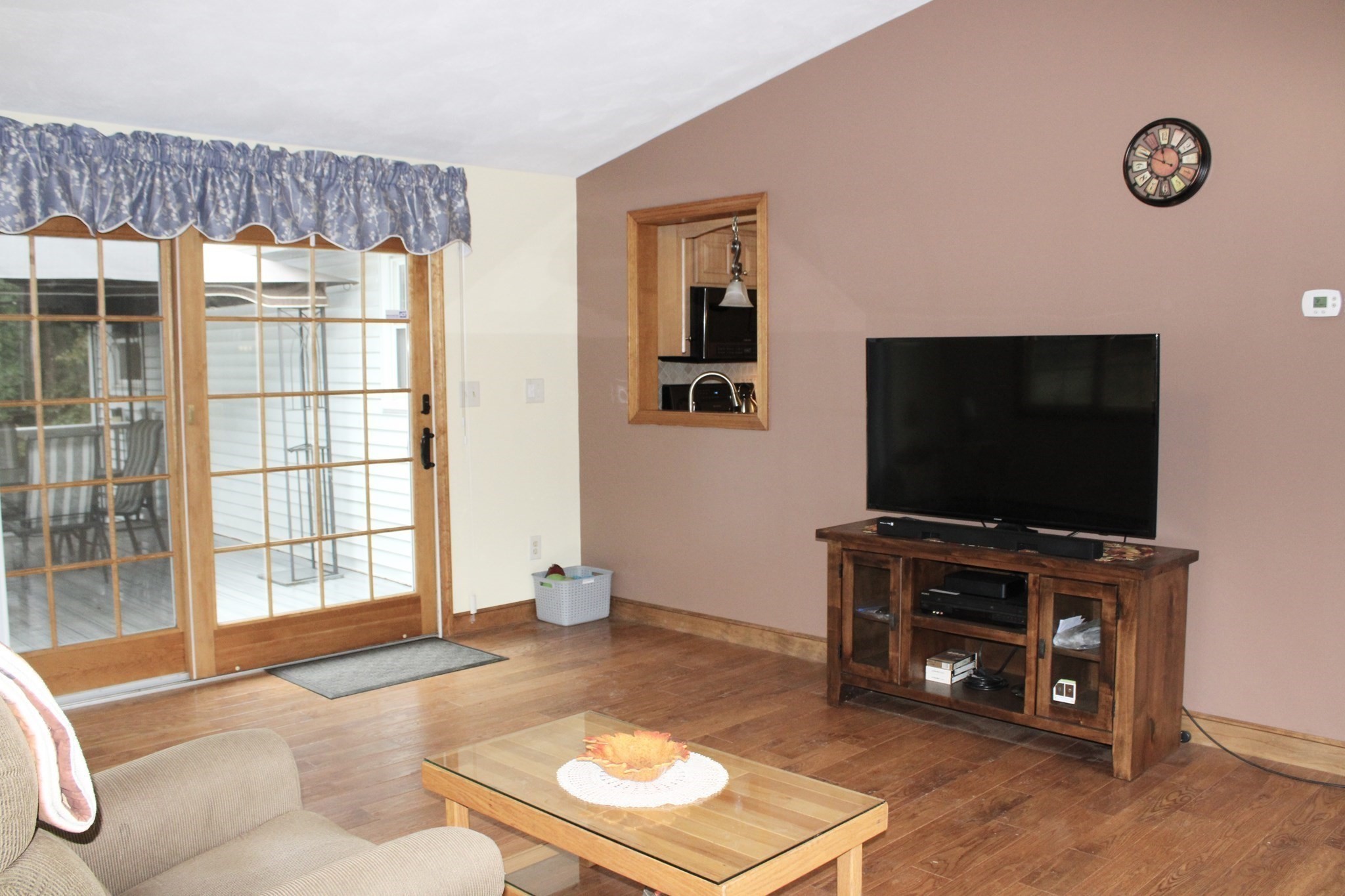 Woburn, Massachusetts, 01801, United States, 4 Bedrooms Bedrooms, ,2 BathroomsBathrooms,Residential,For Sale,1979204