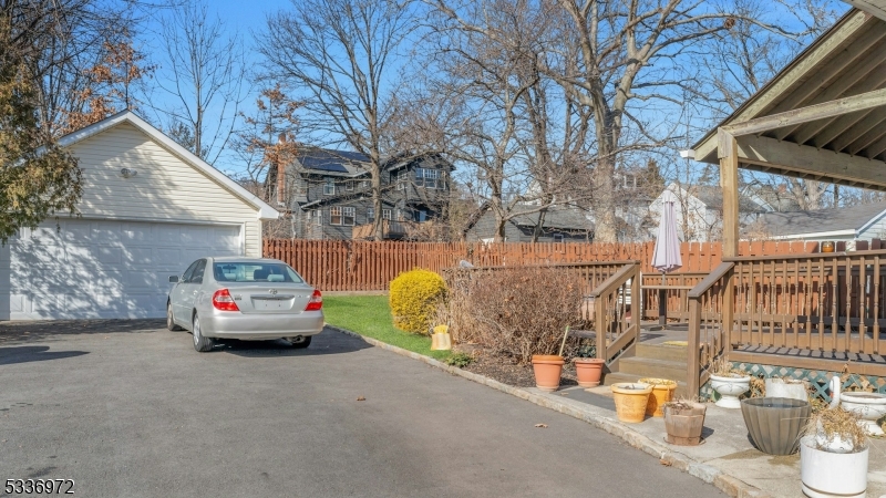 West Orange Twp., New Jersey, 07052, United States, 6 Bedrooms Bedrooms, ,4 BathroomsBathrooms,Residential,For Sale,1934575