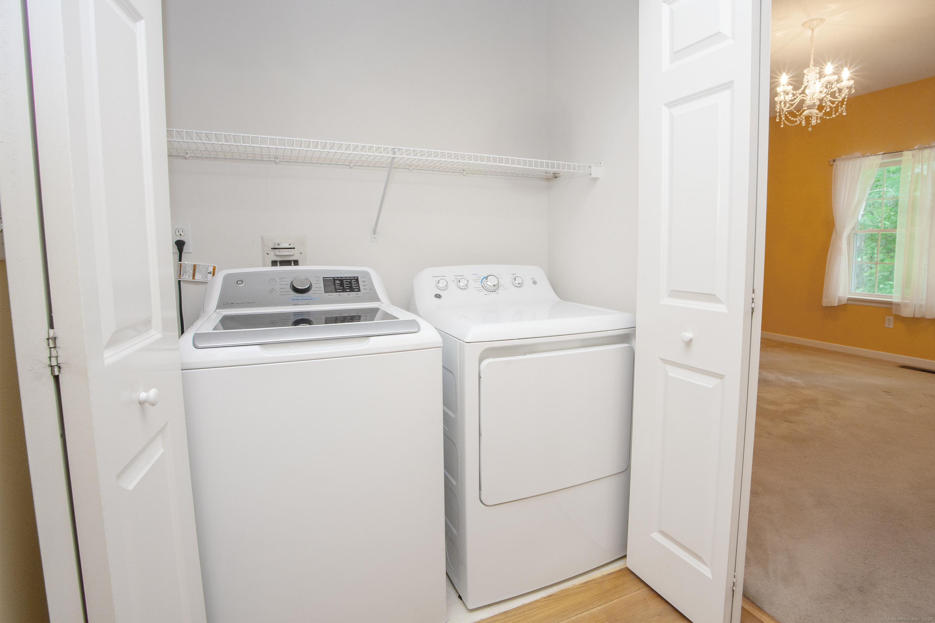 Simsbury, Connecticut, 06070, United States, 2 Bedrooms Bedrooms, ,4 BathroomsBathrooms,Residential,For Sale,1983575