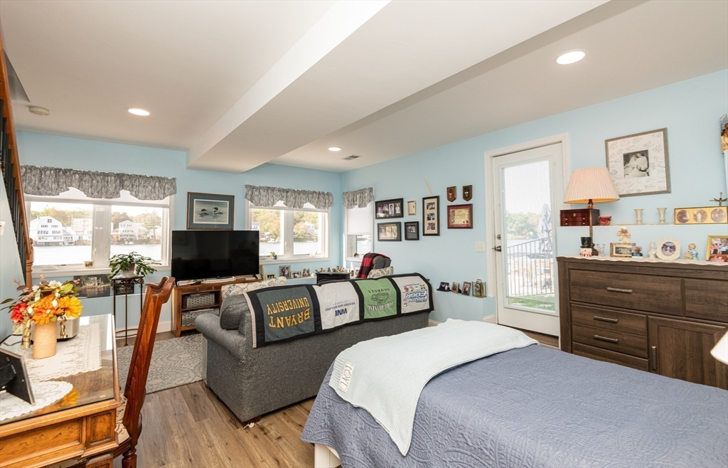 Lynn, Massachusetts, 01904, United States, 2 Bedrooms Bedrooms, ,4 BathroomsBathrooms,Residential,For Sale,1975841