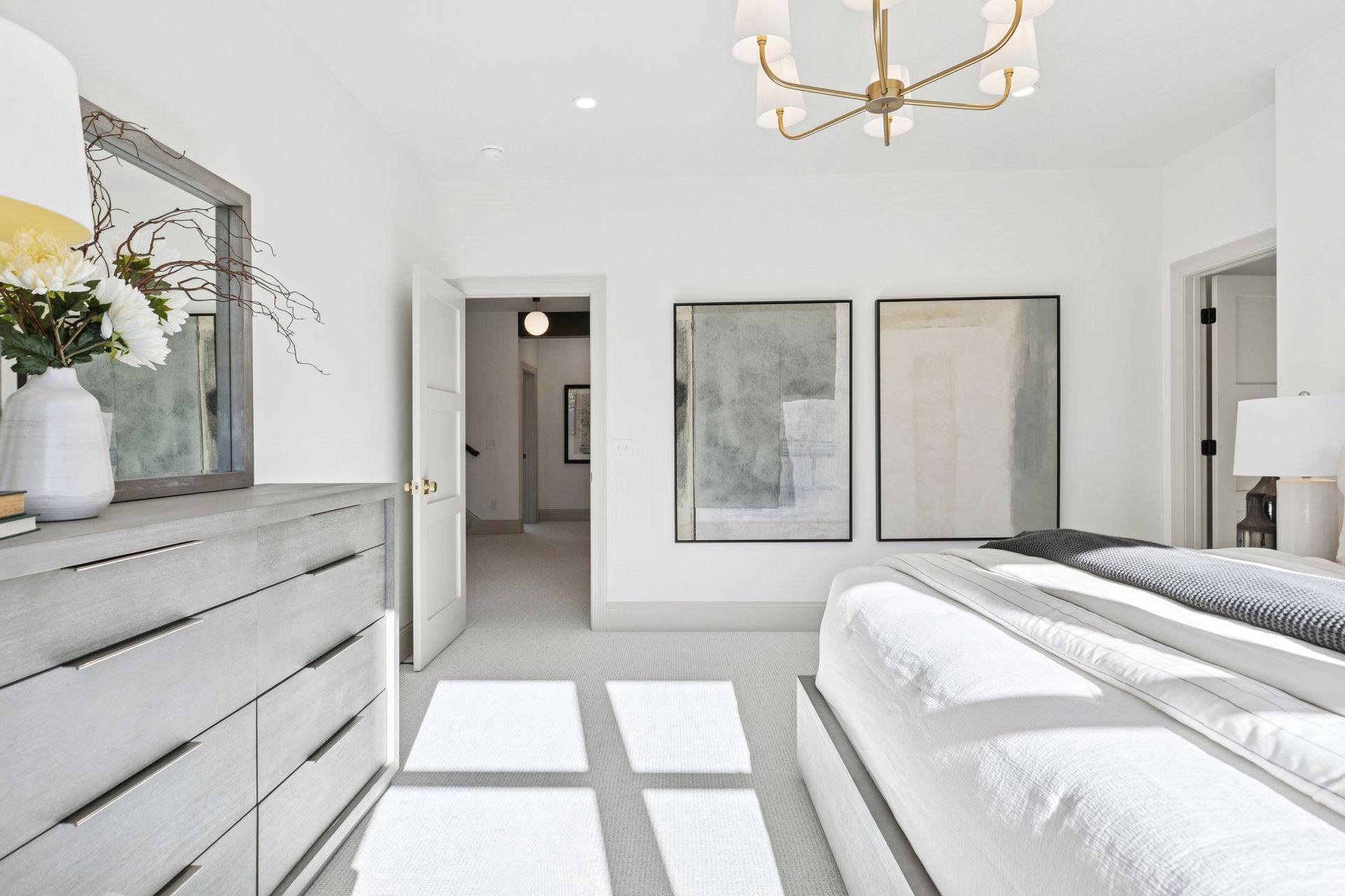 Saint Paul, Minnesota, 55105, United States, 5 Bedrooms Bedrooms, ,4 BathroomsBathrooms,Residential,For Sale,1989282