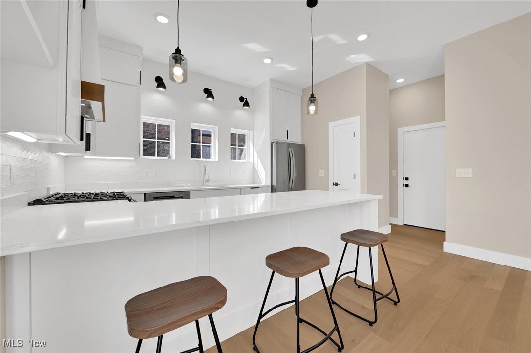 Cleveland, Ohio, 44113, United States, 3 Bedrooms Bedrooms, ,3 BathroomsBathrooms,Residential,For Sale,1944976