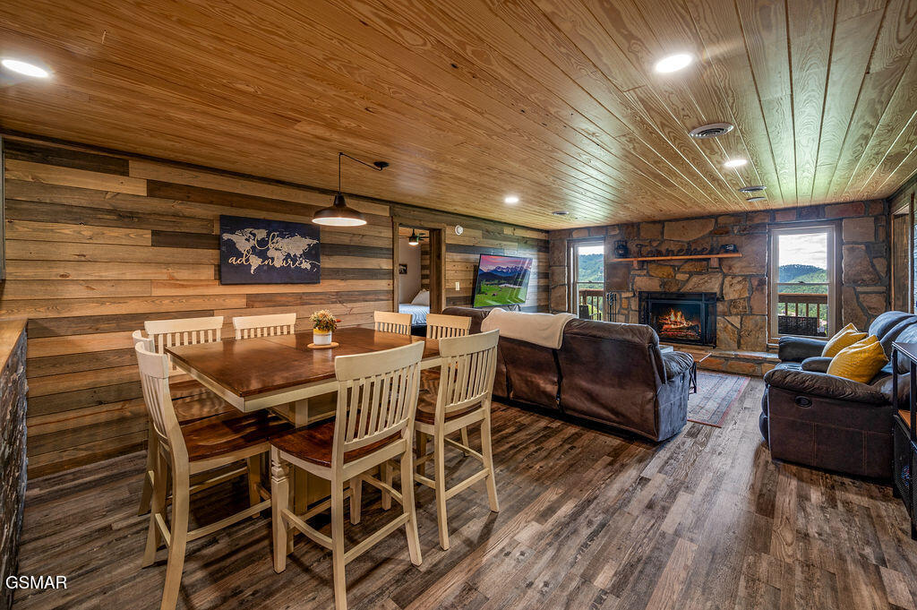 Sevierville, Tennessee, 37876, United States, 4 Bedrooms Bedrooms, ,6 BathroomsBathrooms,Residential,For Sale,2008845