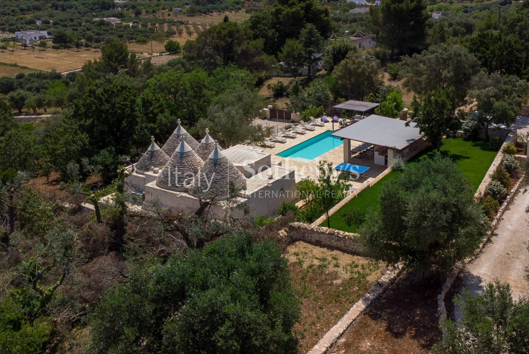  Exclusive complex of trulli with pool surrounded by greenery - 物件實景