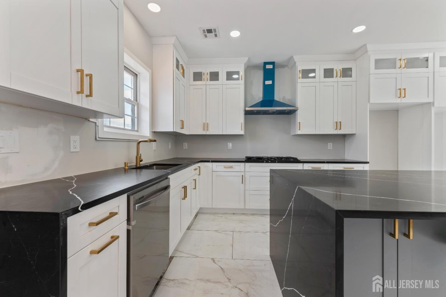 Edison, New Jersey, 08820, United States, 5 Bedrooms Bedrooms, ,5 BathroomsBathrooms,Residential,For Sale,2005259